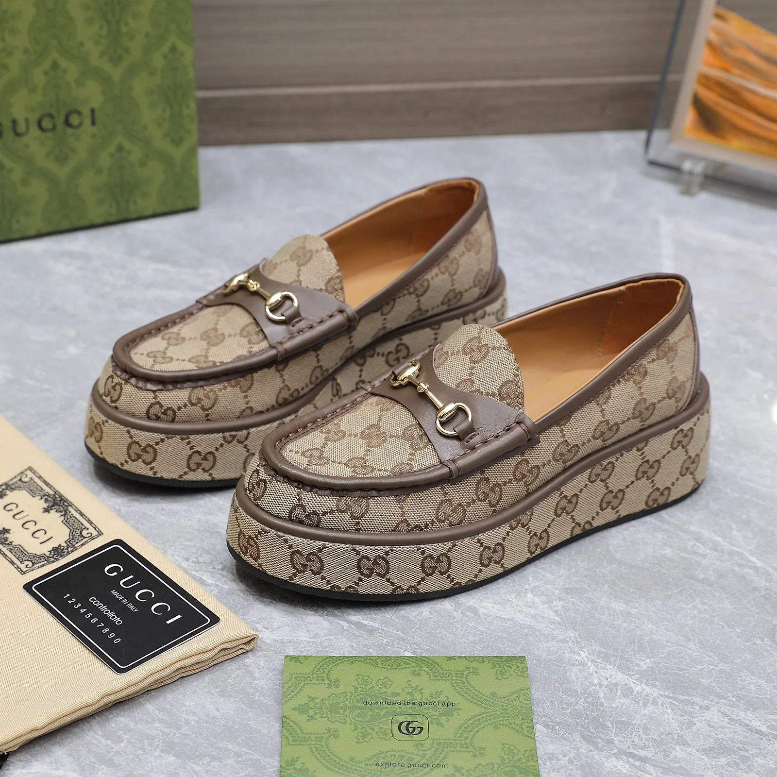 👟👟Ex-factory price 680👟👟 ⚡️The highest version 🔥🔥🔥💯💯💯 ⚡️2024 counter latest model ⚠️original replica ⚡️ Gucci’s latest popular wedge platform shoes - available simultaneously at counters Authentic European style, perfect on the feet💃💃When worn with this shoe, it is elegant and crystal clear. Regardless of the materials of the accessories, they are all customized 1:1. You must go to get the original version. The entire series is full of exciting and beautiful elements. ❶ Upper: cowhide/double G embroidered texture ❷ Inner lining: sheepskin ❸ Feet: sheepskin ❹Outsole: Imported from Italy ❺ Water platform height: 3.5CM in front and 5.5CM in back ❻Packaging: Original full set of packaging ❼Number of codes: 35-42 (40.41.42 customization is not returnable)